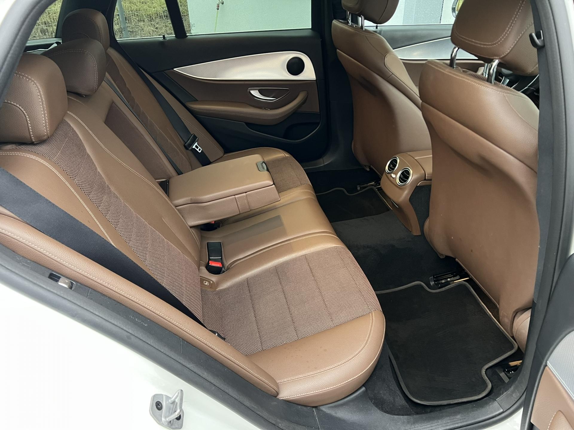 Mercedes-Benz Třídy E E 220D 4MATIC ALL TERRAIN – fotografie 11