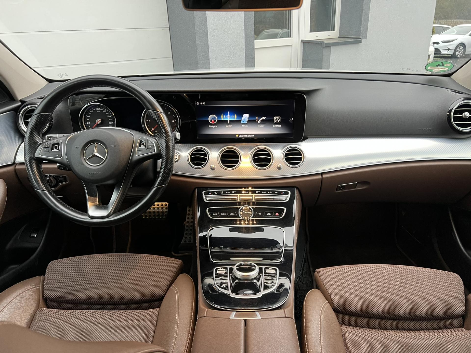 Mercedes-Benz Třídy E E 220D 4MATIC ALL TERRAIN – fotografie 12
