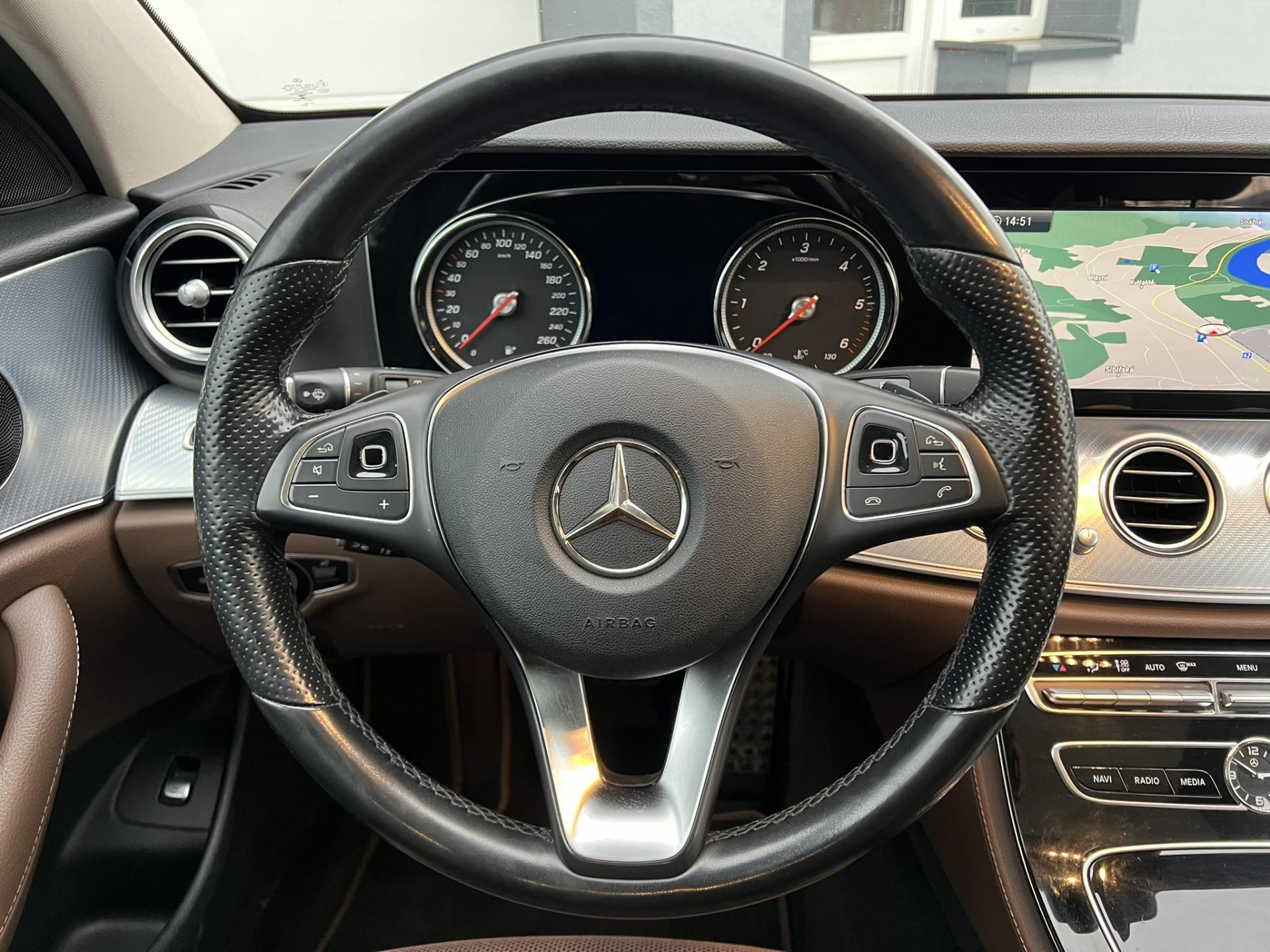 Mercedes-Benz Třídy E E 220D 4MATIC ALL TERRAIN – fotografie 13