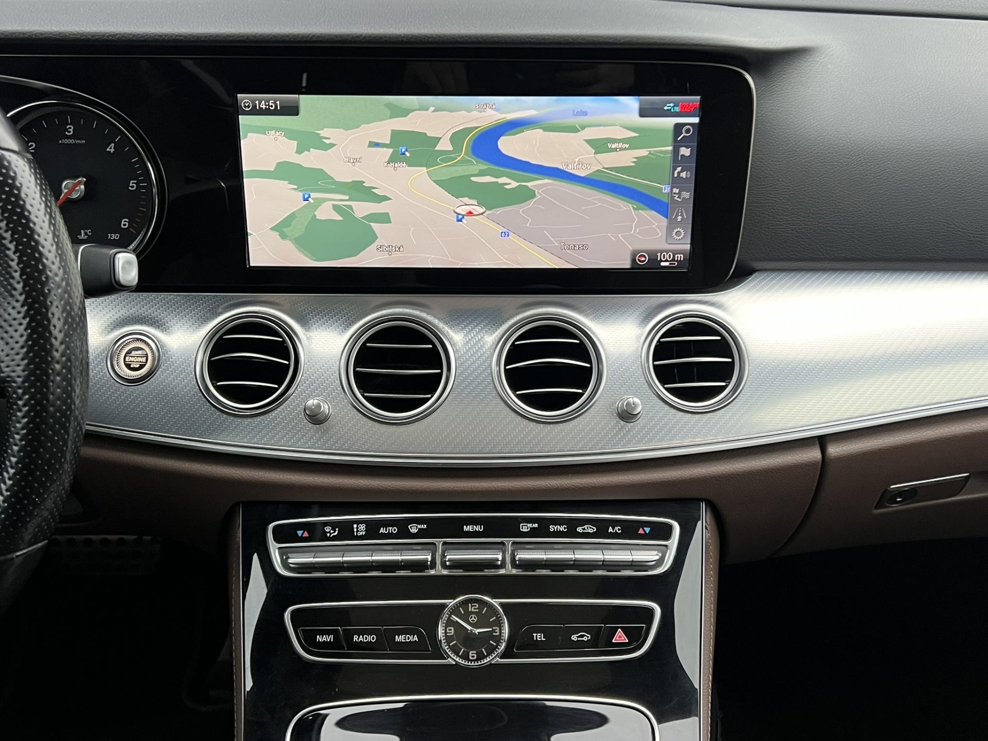Mercedes-Benz Třídy E E 220D 4MATIC ALL TERRAIN – fotografie 14