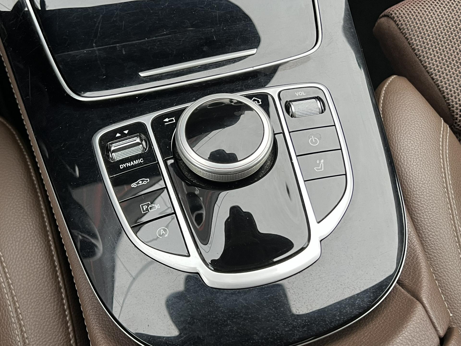 Mercedes-Benz Třídy E E 220D 4MATIC ALL TERRAIN – fotografie 15