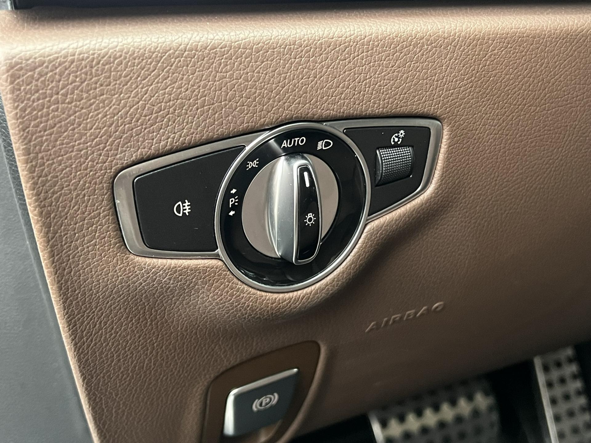 Mercedes-Benz Třídy E E 220D 4MATIC ALL TERRAIN – fotografie 17