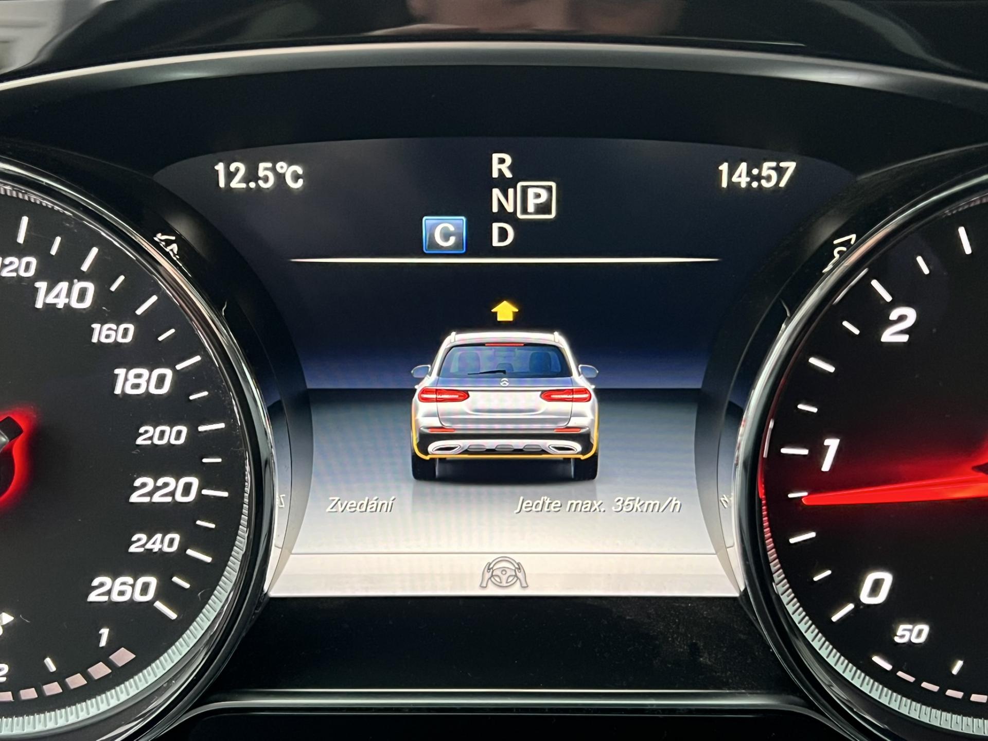 Mercedes-Benz Třídy E E 220D 4MATIC ALL TERRAIN – fotografie 23