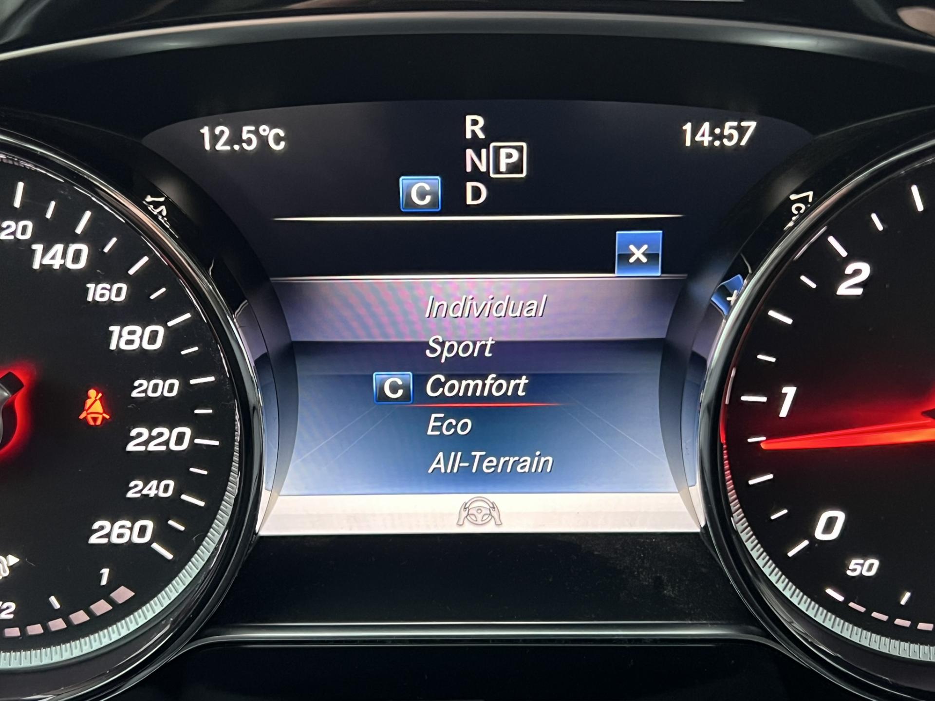 Mercedes-Benz Třídy E E 220D 4MATIC ALL TERRAIN – fotografie 24