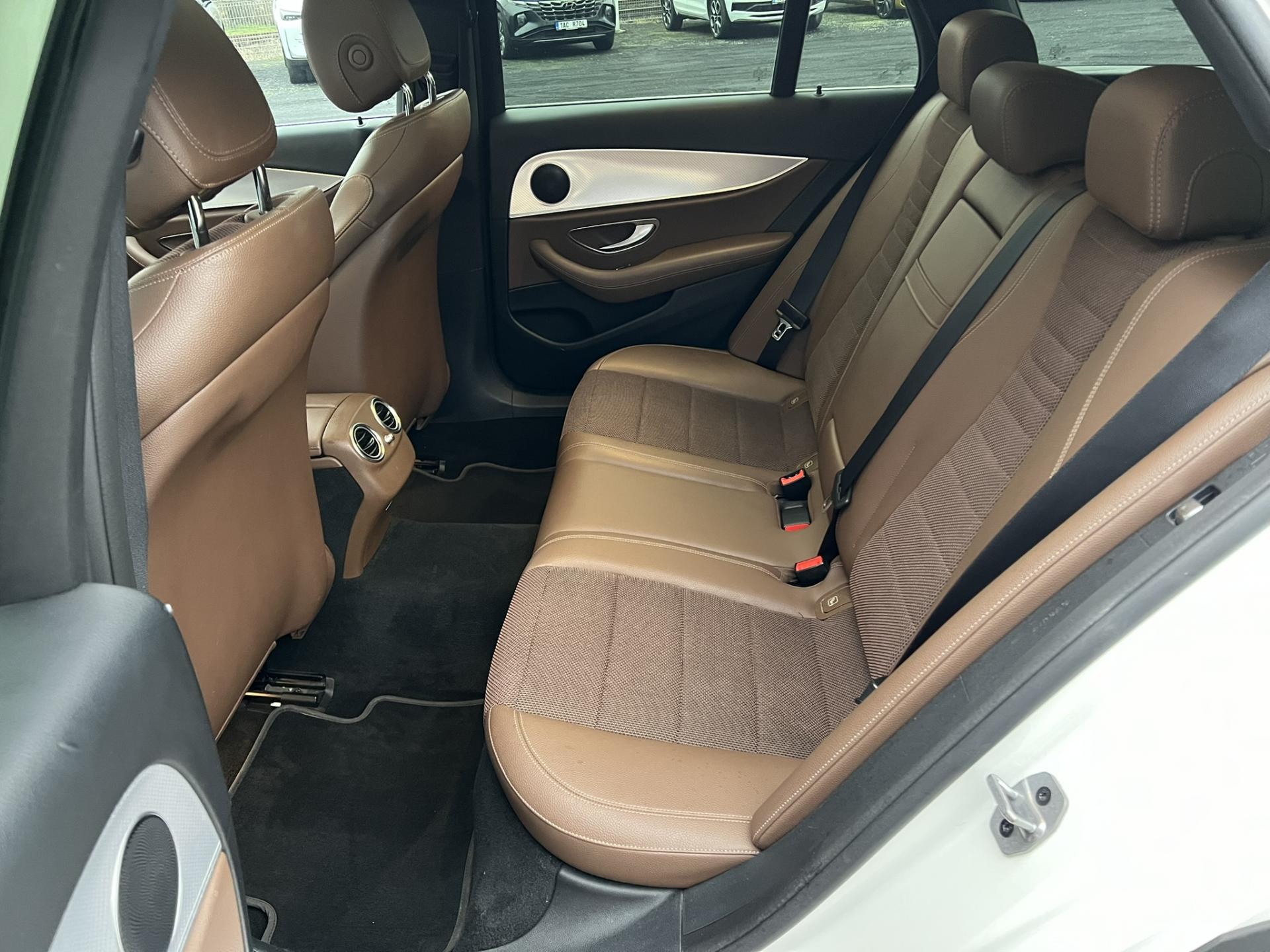 Mercedes-Benz Třídy E E 220D 4MATIC ALL TERRAIN – fotografie 10