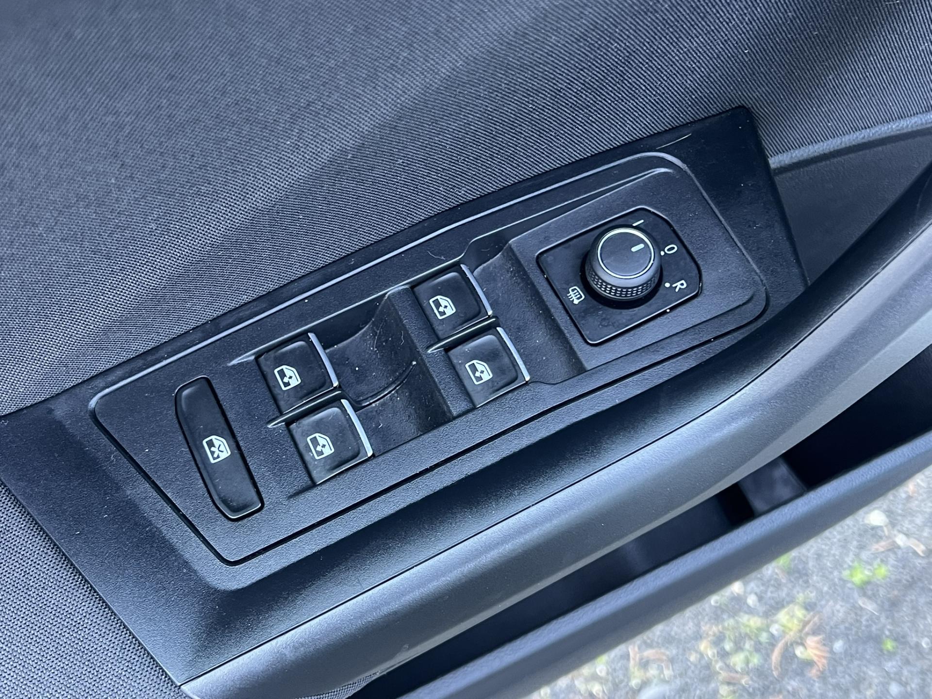 Volkswagen T-Roc 1.0TSI 81kW NAVI – fotografie 15
