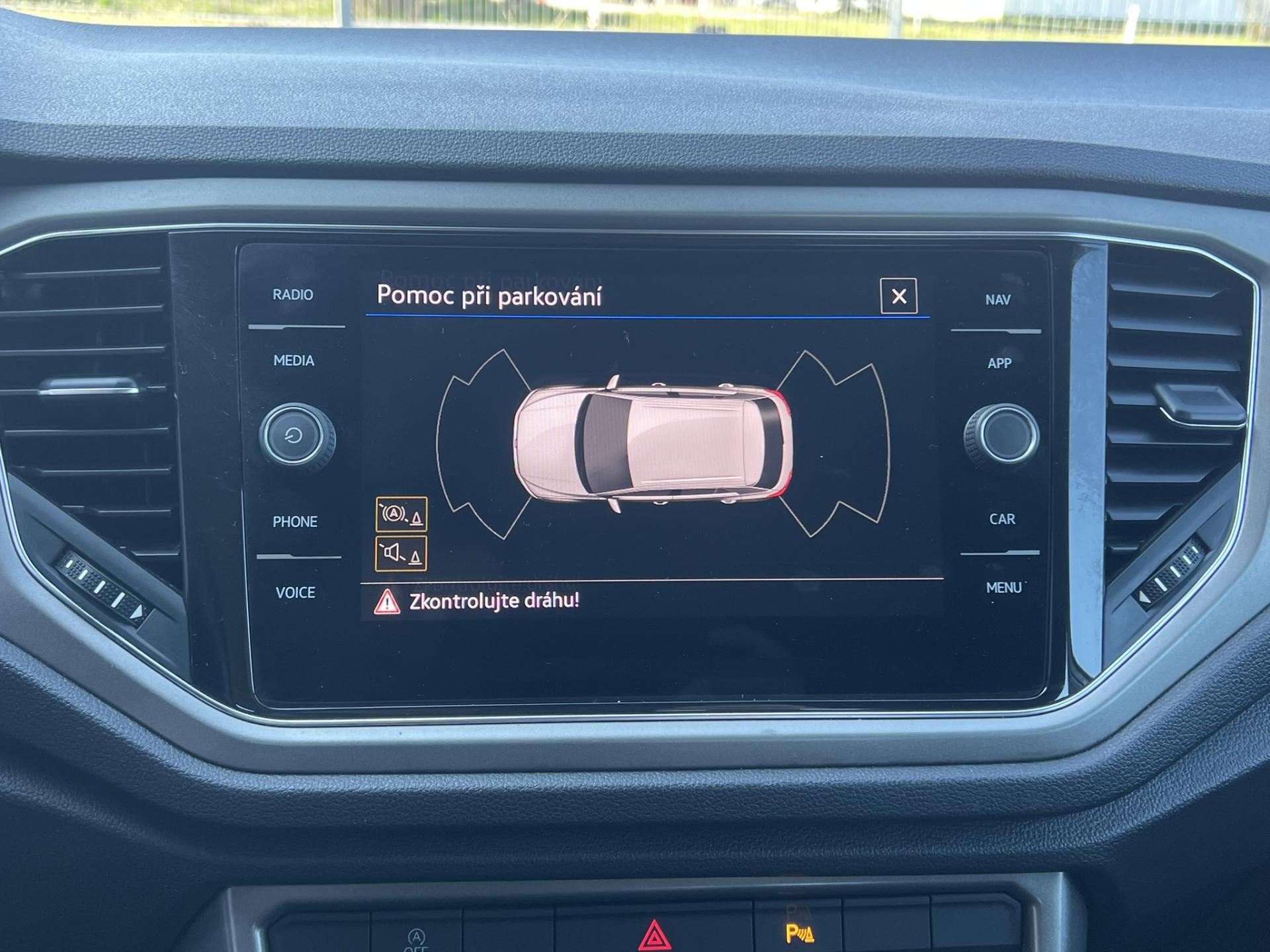 Volkswagen T-Roc 1.0TSI 81kW NAVI – fotografie 19