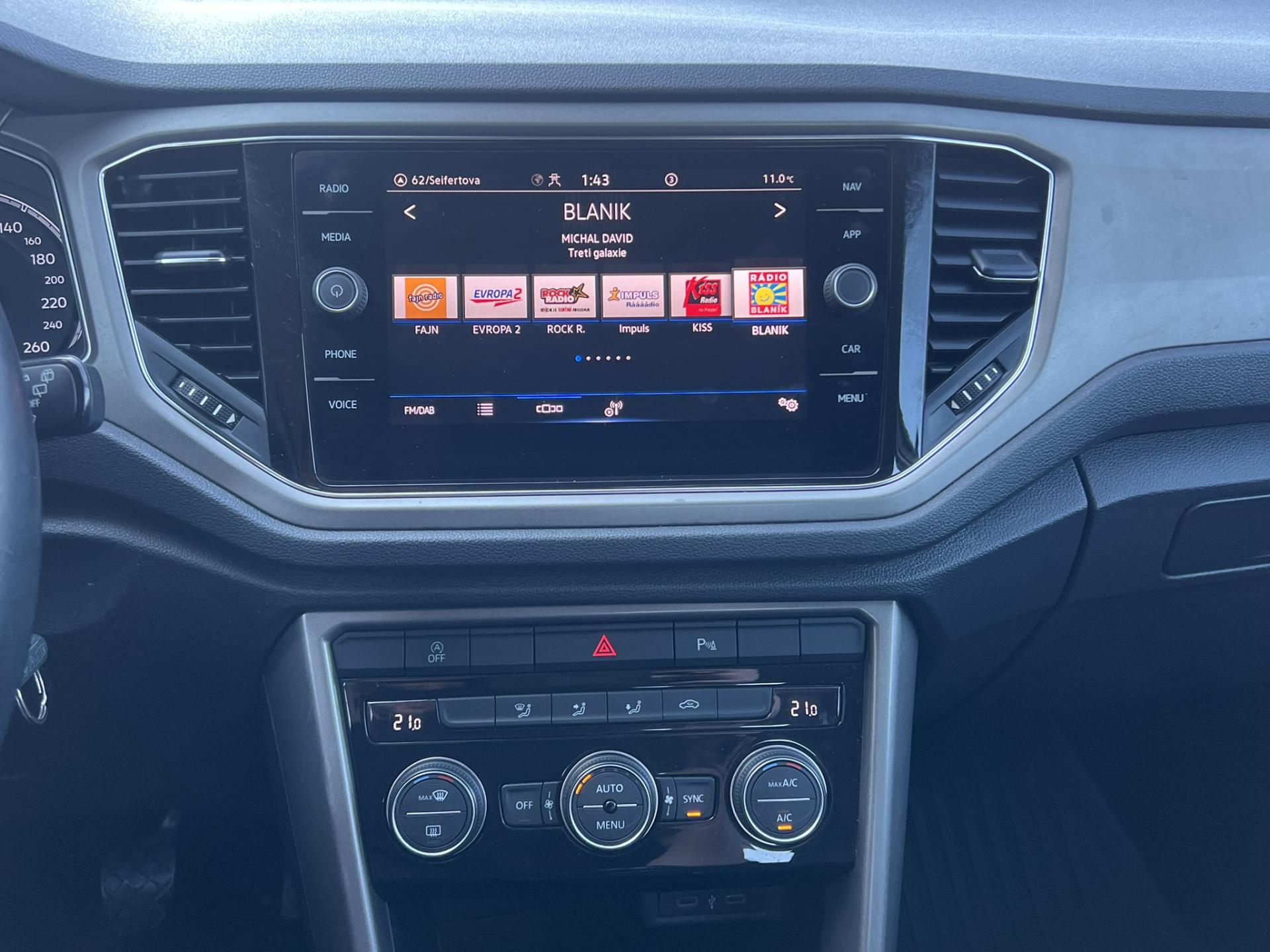 Volkswagen T-Roc 1.0TSI 81kW NAVI – fotografie 14