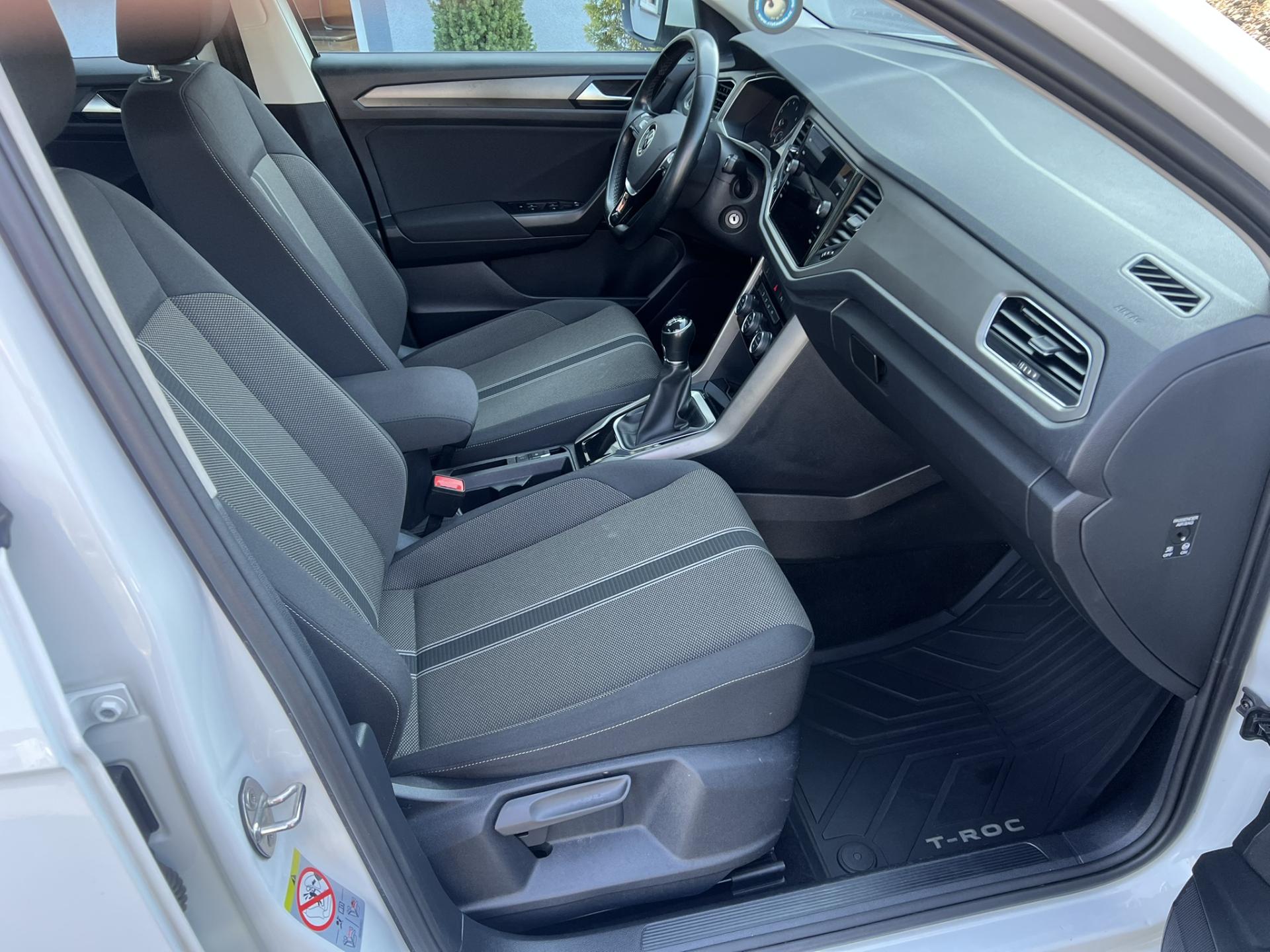 Volkswagen T-Roc 1.0TSI 81kW NAVI – fotografie 9