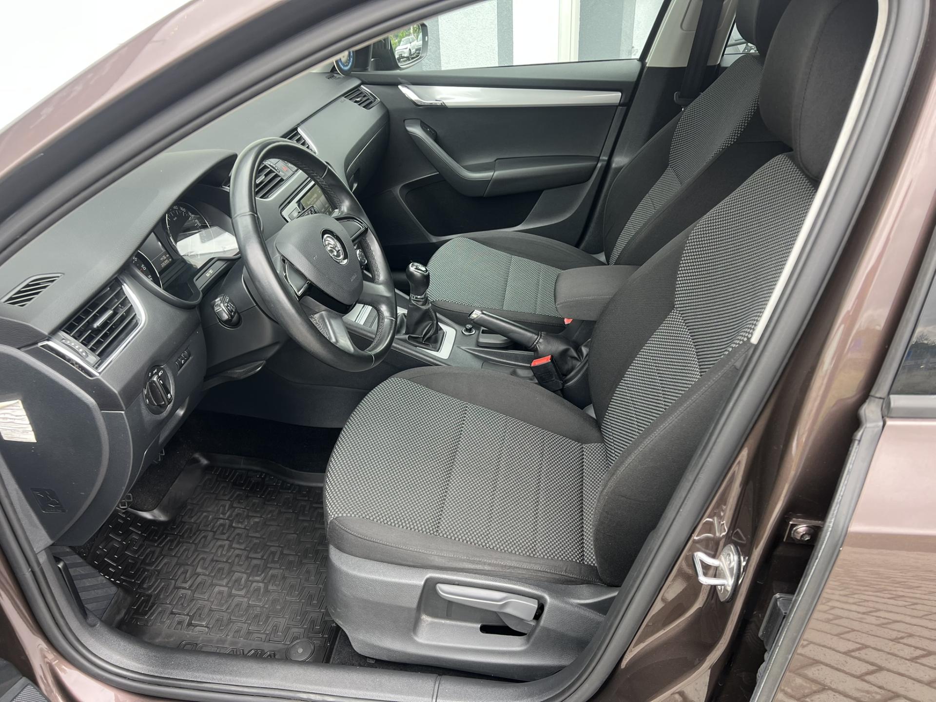 Škoda Octavia 2.0 TDI 110KW ČR NOVÉ – fotografie 6