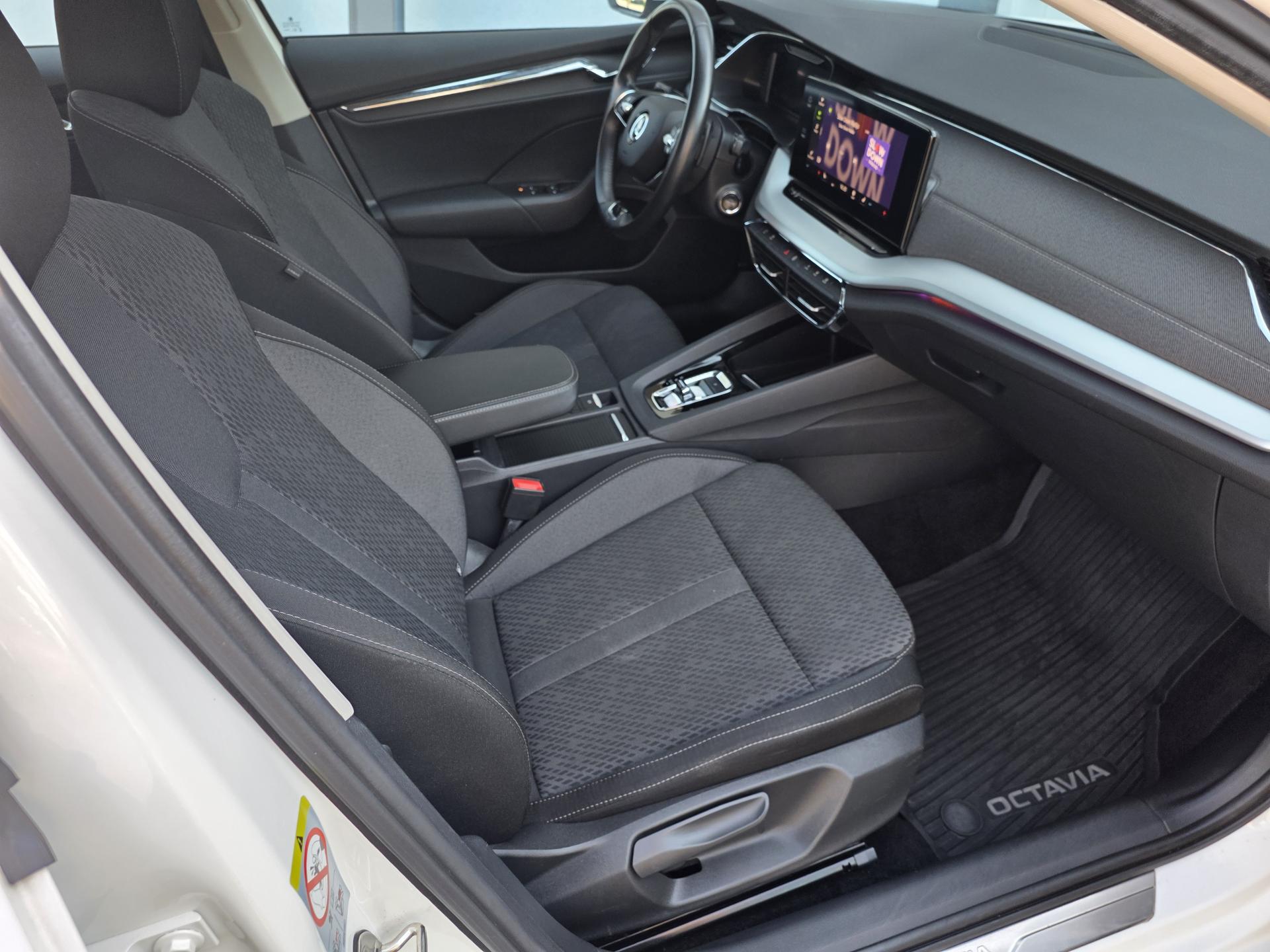 Škoda Octavia 1.5TSI 110kW DSG STYLE ČR NOVÉ – fotografie 9