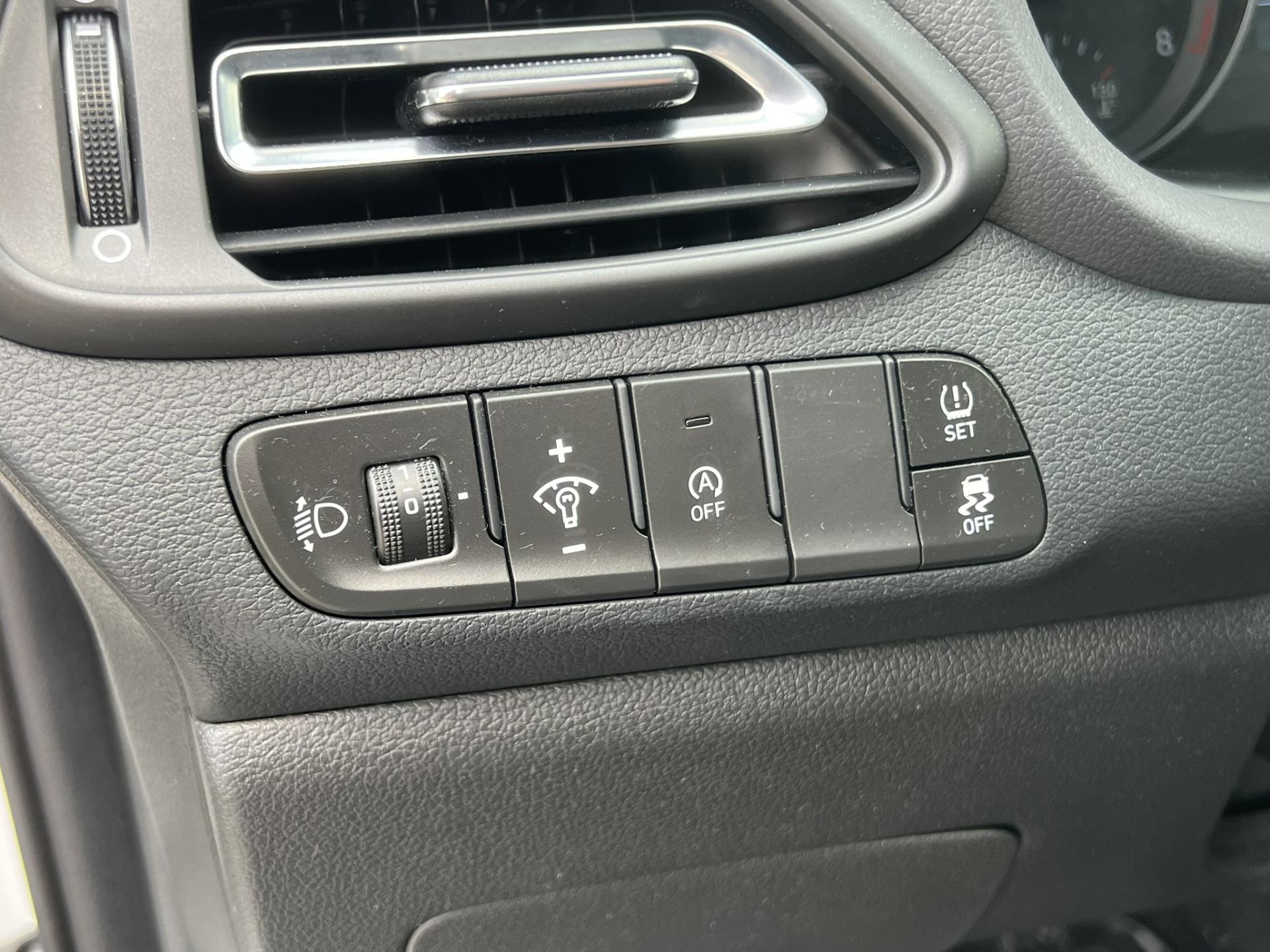 Hyundai i30 1.5T-GDi 118kW SMART ČR NOVÉ – fotografie 16
