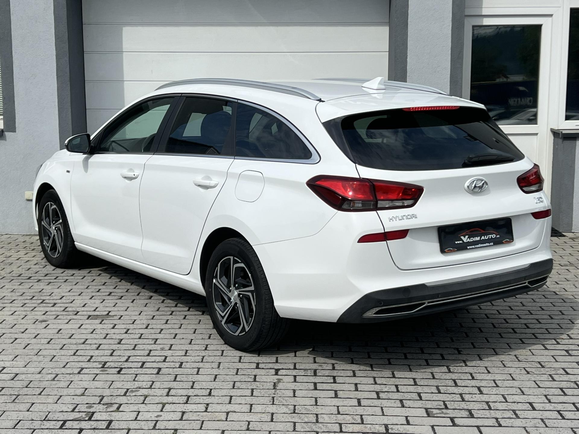 Hyundai i30 1.5T-GDi 118kW SMART ČR NOVÉ – fotografie 4