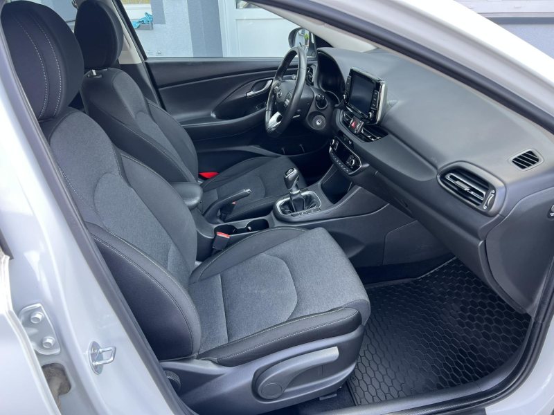 Hyundai i30 1.6CRDi 85kW SMART 1.MAJITEL – fotografie 9