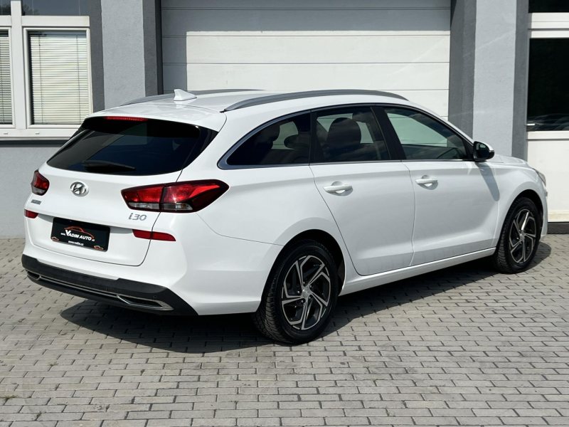 Hyundai i30 1.6CRDi 85kW SMART 1.MAJITEL – fotografie 5