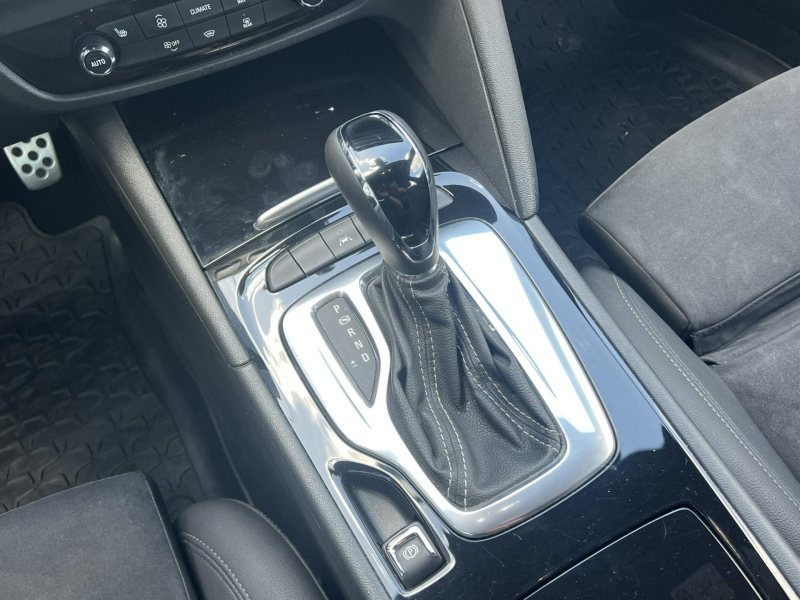 Opel Insignia 2.0CDTi 128kW AUTOMAT ELEGANCE – fotografie 17
