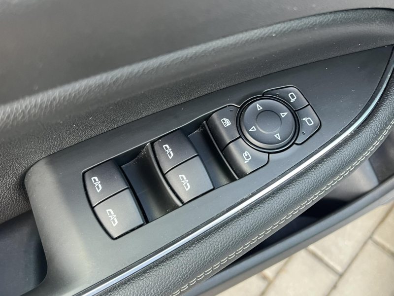 Opel Insignia 2.0CDTi 128kW AUTOMAT ELEGANCE – fotografie 19