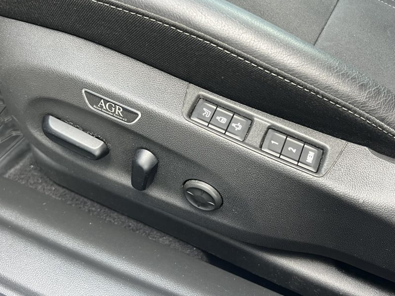 Opel Insignia 2.0CDTi 128kW AUTOMAT ELEGANCE – fotografie 20