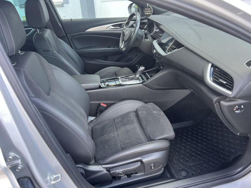 Opel Insignia 2.0CDTi 128kW AUTOMAT ELEGANCE – fotografie 9