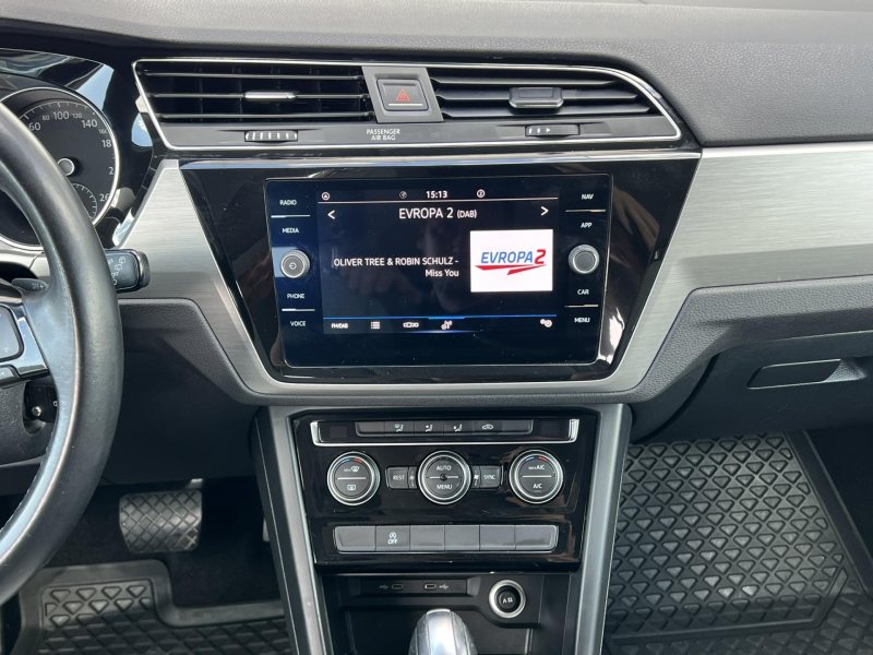 Volkswagen Touran 1.5TSI 110kW DSG 7.MÍST EVO – fotografie 15