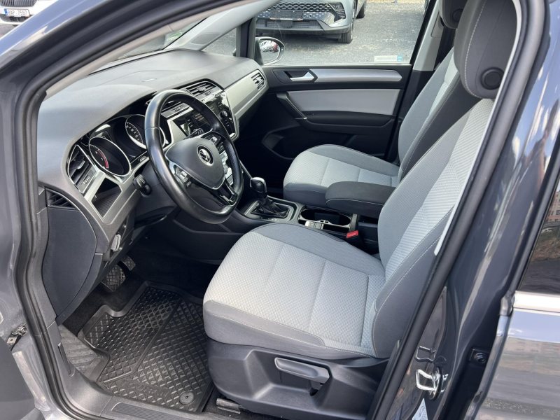 Volkswagen Touran 1.5TSI 110kW DSG 7.MÍST EVO – fotografie 8