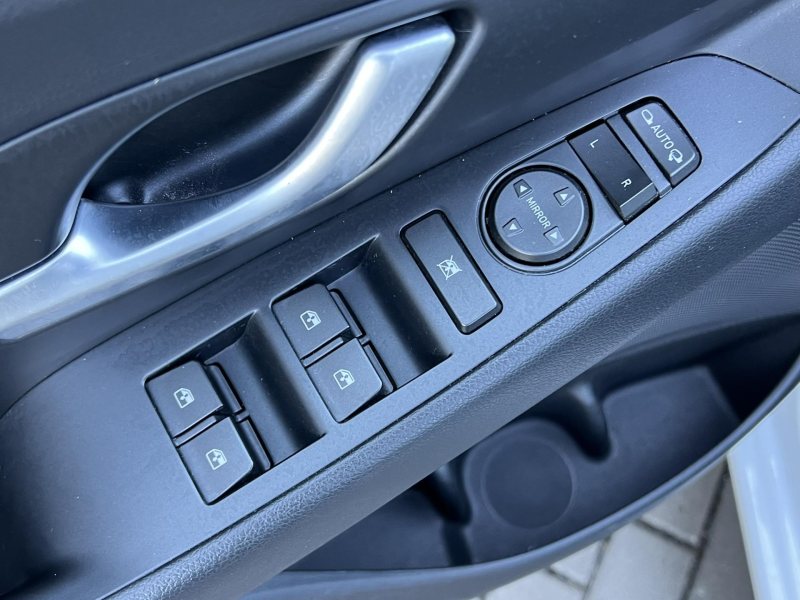 Hyundai i30 1.5T-GDi 118kW SMART KAMERA – fotografie 16
