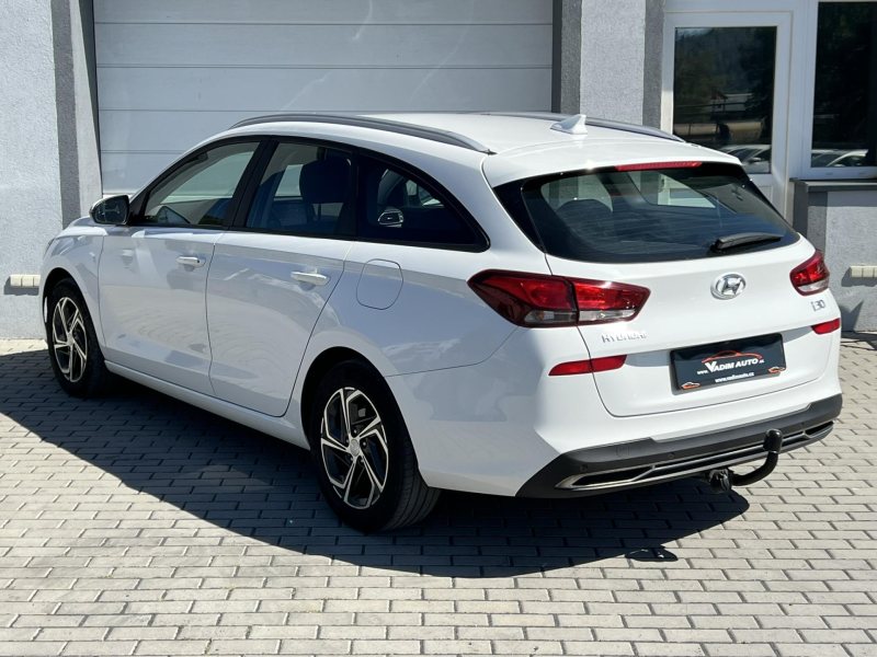 Hyundai i30 1.6CRDi COMFORT TAŽNÉ KAMERA – fotografie 4