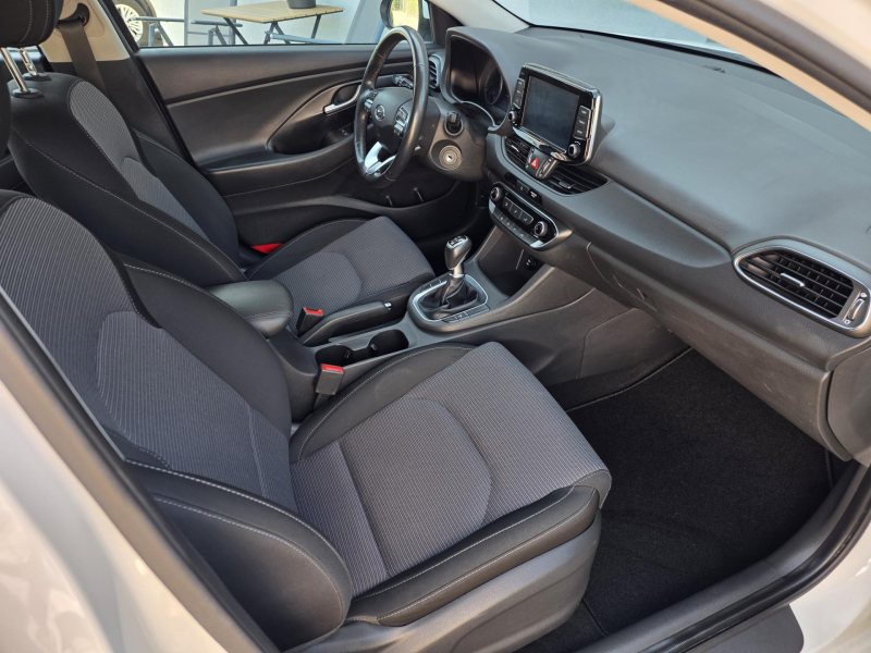 Hyundai i30 1.6CRDi COMFORT TAŽNÉ KAMERA – fotografie 9