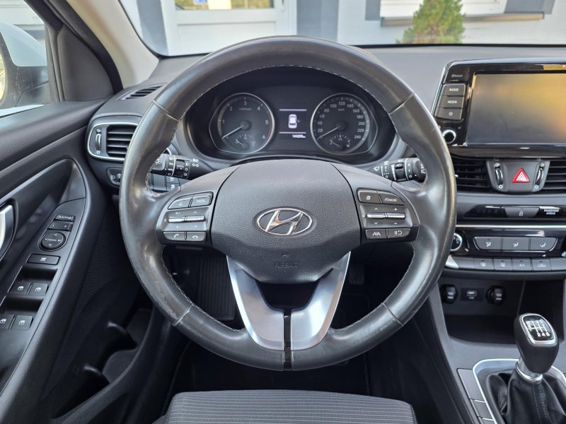 Hyundai i30 1.6CRDi COMFORT TAŽNÉ KAMERA – fotografie 11