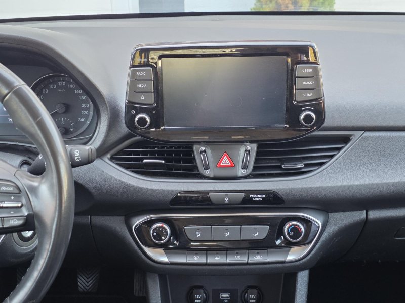 Hyundai i30 1.6CRDi COMFORT TAŽNÉ KAMERA – fotografie 12