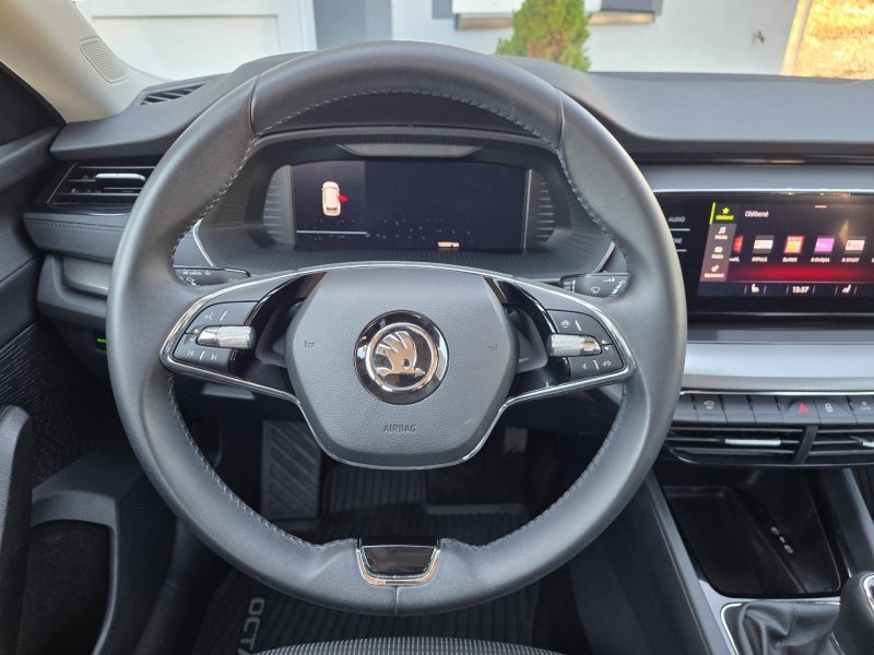 Škoda Octavia 2.0TDI AMBITON ČR NOVÉ 1.MAJ – fotografie 12