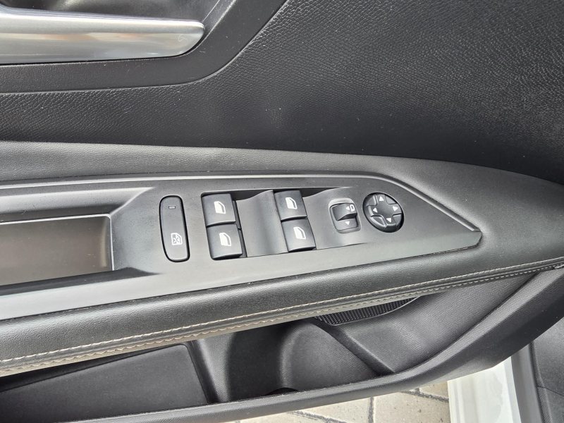Peugeot 3008 1.5HDi 96kW ALLURE ČR NOVÉ – fotografie 15