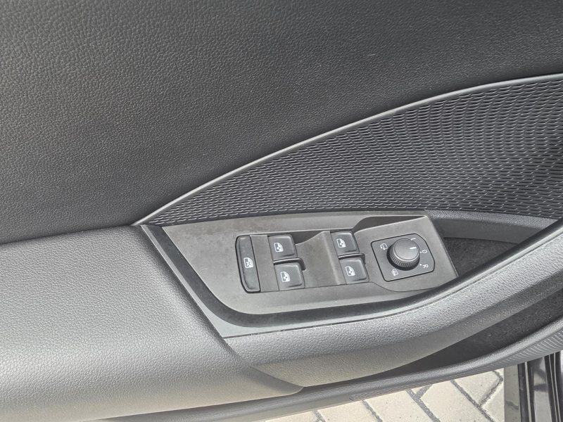 Škoda Octavia 2.0TDI 110kW 4x4 DSG STYLE – fotografie 17
