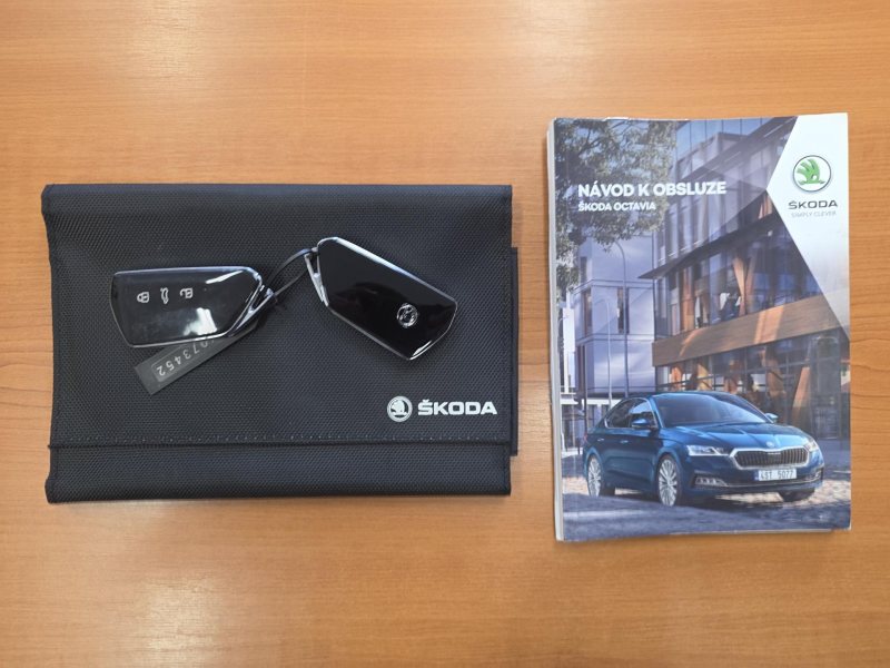 Škoda Octavia 2.0TDI 110kW 4x4 DSG STYLE – fotografie 18