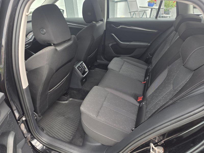 Škoda Octavia 2.0TDI 110kW 4x4 DSG STYLE – fotografie 10