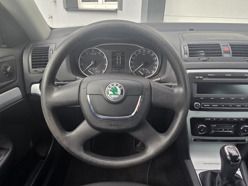 Škoda Octavia 1.4TSI 90kW ELEGANCE TAŽNÉ – fotografie 13