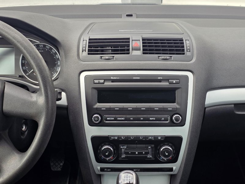 Škoda Octavia 1.4TSI 90kW ELEGANCE TAŽNÉ – fotografie 14