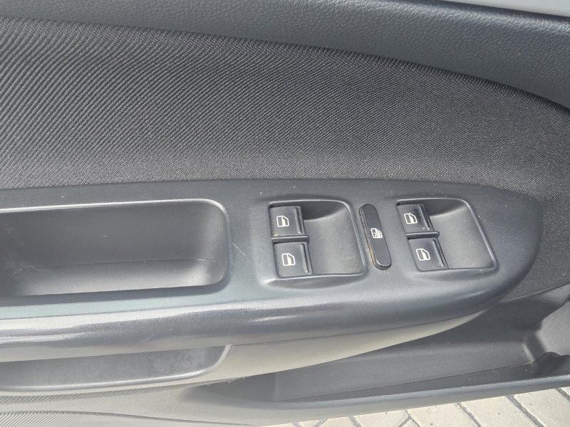 Škoda Octavia 1.4TSI 90kW ELEGANCE TAŽNÉ – fotografie 17