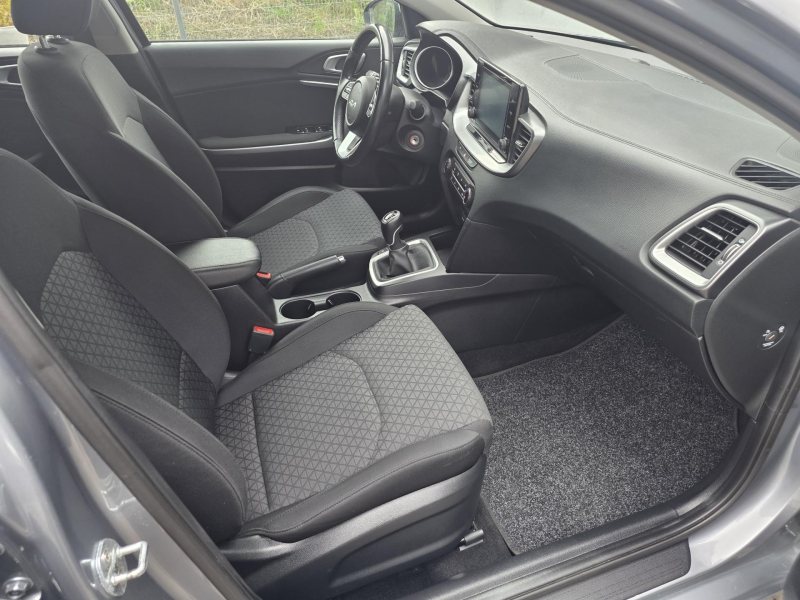 Kia Ceed 1.5T-GDi 118kW FRESH 1MAJITEL – fotografie 9