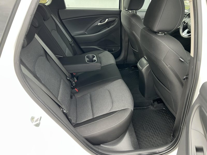 Hyundai i30 T-GDi 88kW SMART KAMERA ČR – fotografie 11
