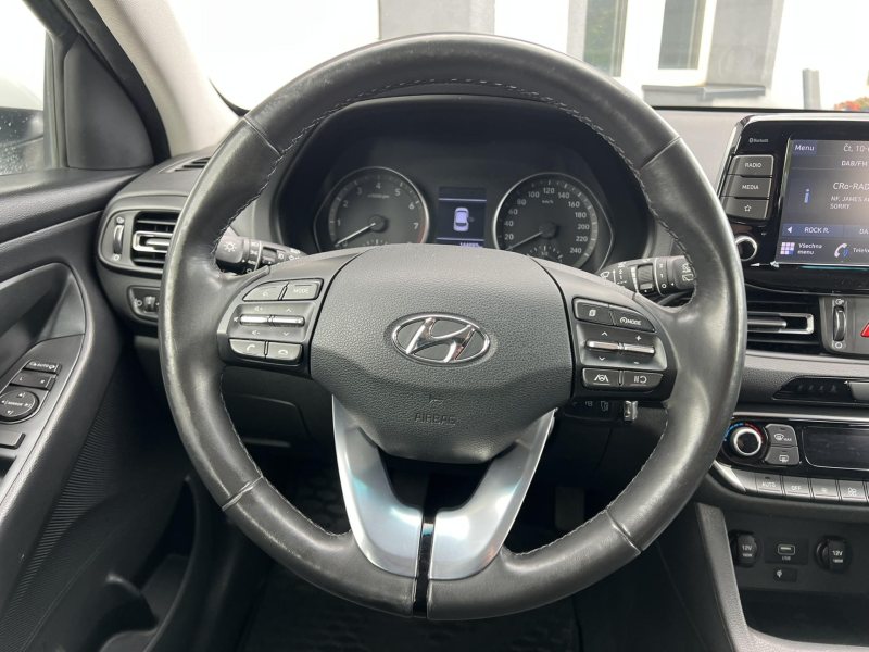 Hyundai i30 T-GDi 88kW SMART KAMERA ČR – fotografie 13