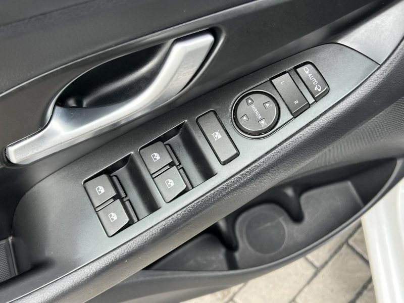Hyundai i30 T-GDi 88kW SMART KAMERA ČR – fotografie 16