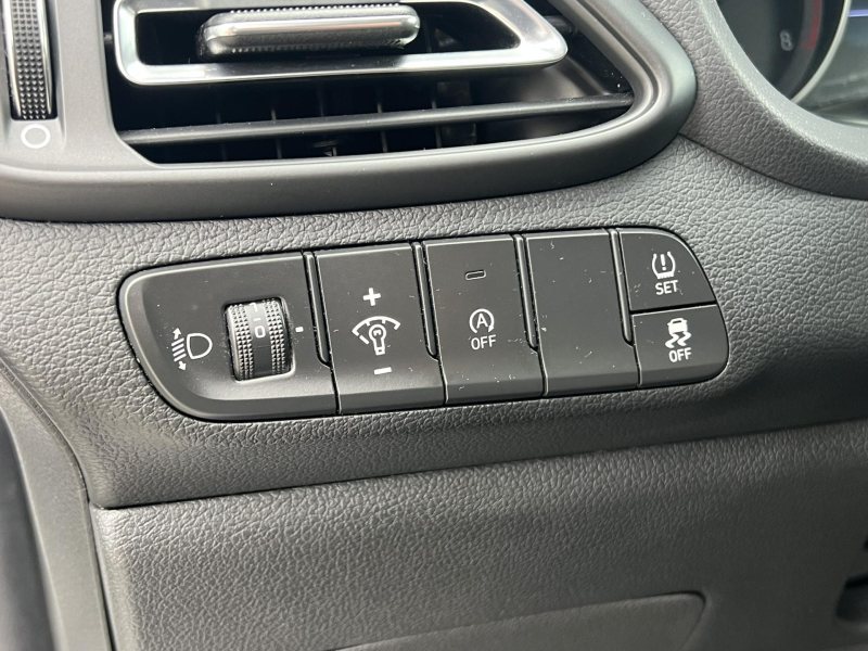 Hyundai i30 T-GDi 88kW SMART KAMERA ČR – fotografie 17