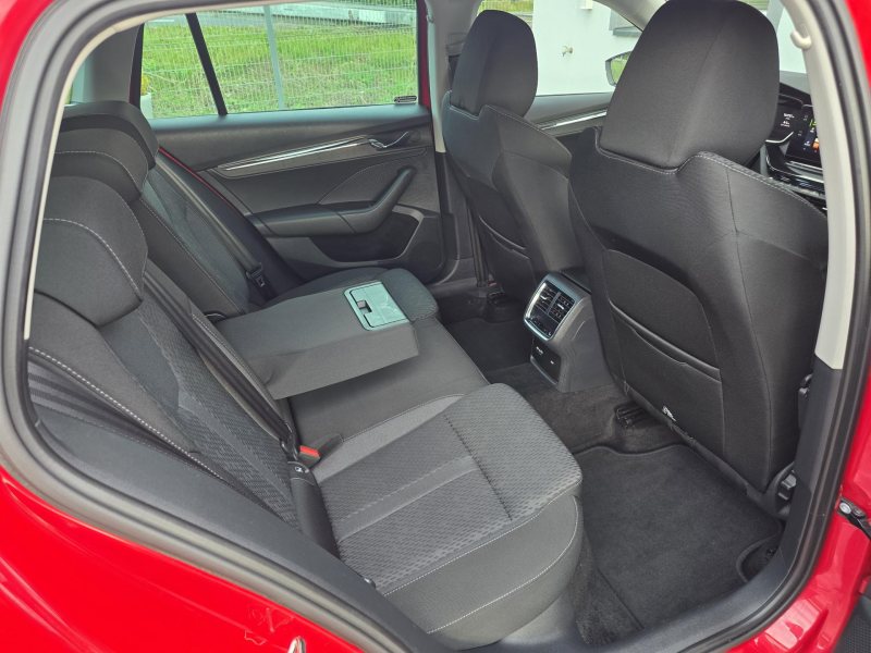 Škoda Octavia 2.0TDI DSG STYLE TAŽNÉ FULLLED – fotografie 11