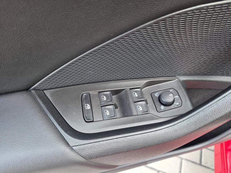 Škoda Octavia 2.0TDI DSG STYLE TAŽNÉ FULLLED – fotografie 18