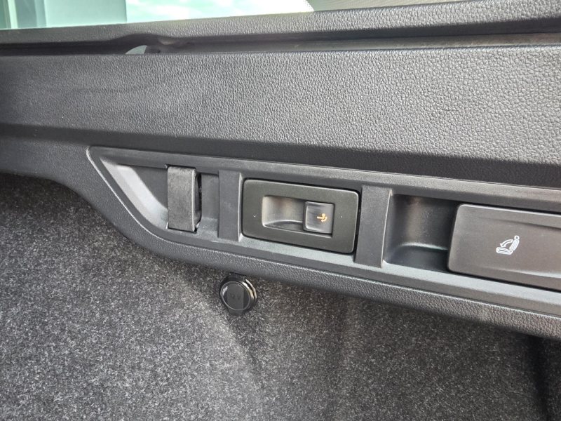 Škoda Octavia 2.0TDI DSG STYLE TAŽNÉ FULLLED – fotografie 20
