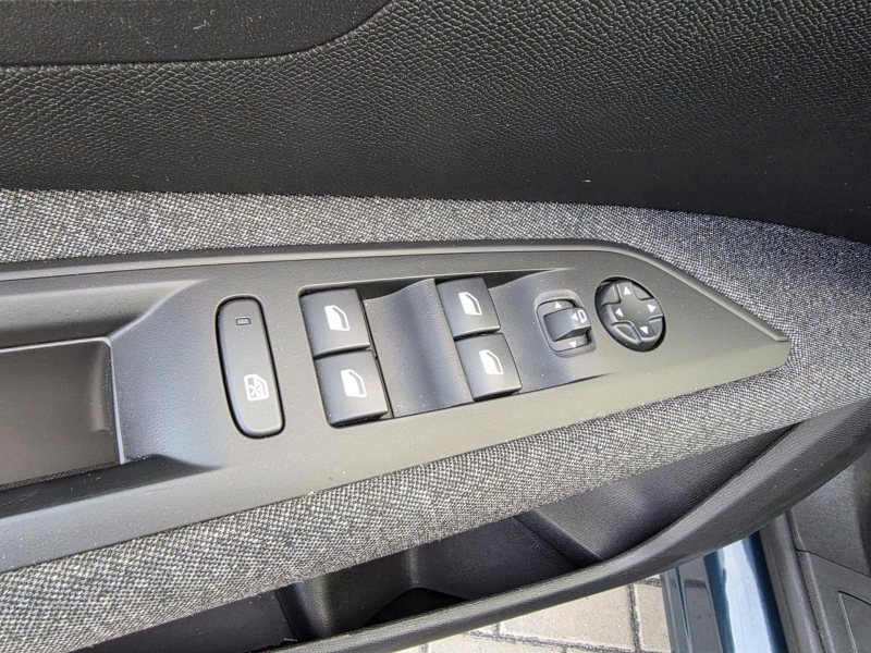 Peugeot 3008 1.5BHDi 96kW AUTOMAT ČR NOVÉ – fotografie 16
