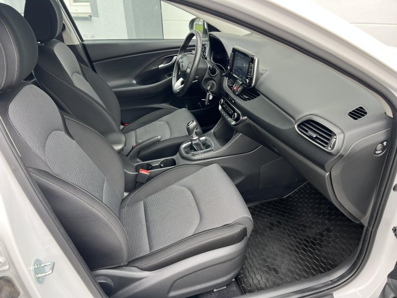 Hyundai i30 1.5i KAMERA 1.MAJITEL ČR – fotografie 9