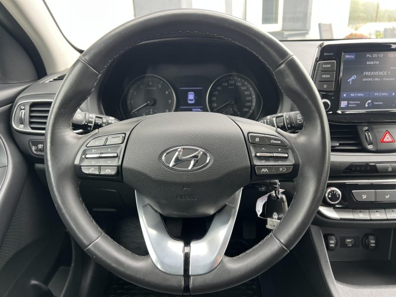 Hyundai i30 1.5i KAMERA 1.MAJITEL ČR – fotografie 13