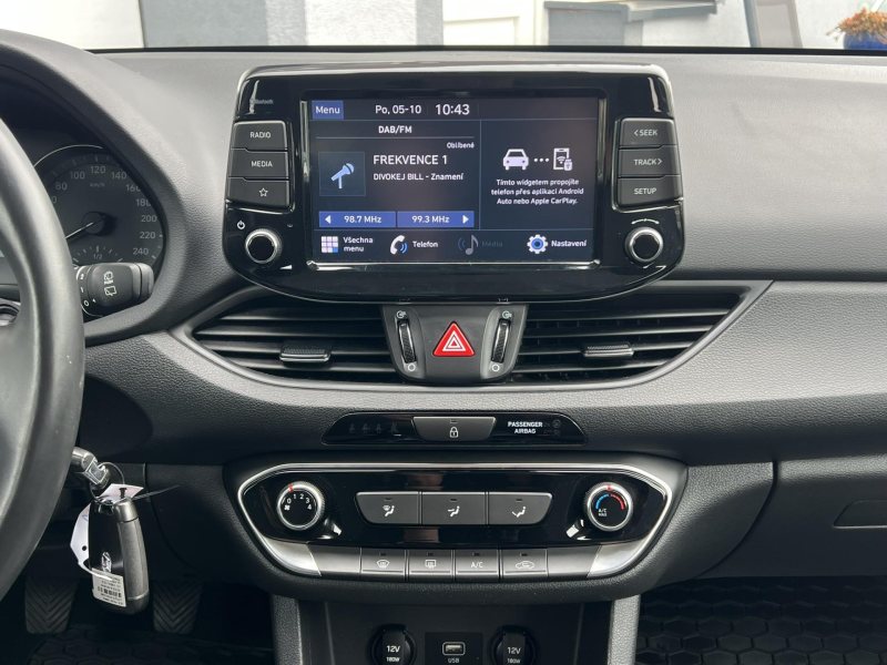 Hyundai i30 1.5i KAMERA 1.MAJITEL ČR – fotografie 14